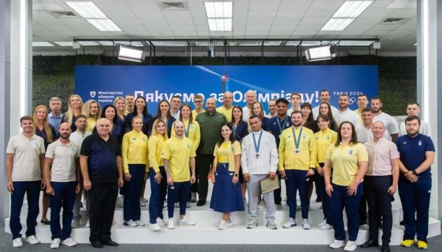 Умєров нагородив військовослужбовців, які здобули медалі на Олімпіаді-2024.