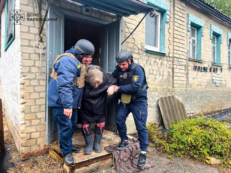 Рятувальні служби сприяють евакуації мешканців Куп'янщини (фото) - Новини Весь Харків