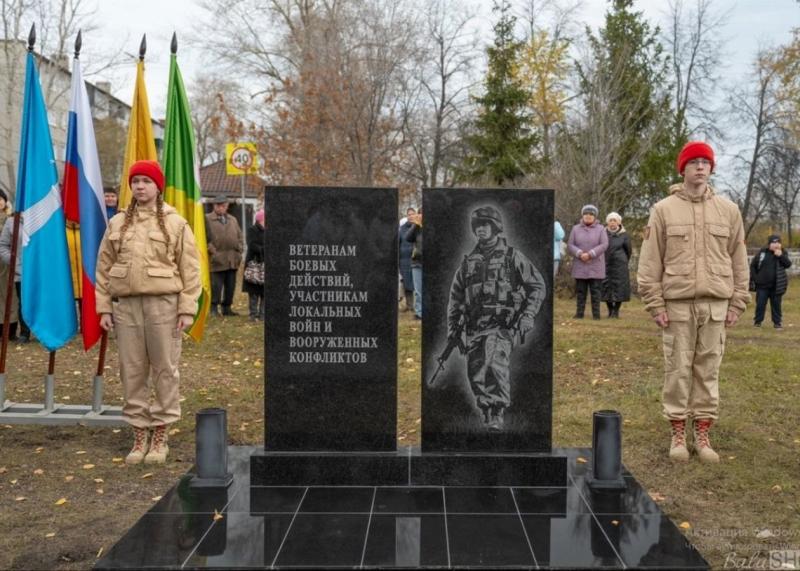 В Росії сталася плутанина з військовими, внаслідок якої було відкрито пам'ятник солдату НАТО.