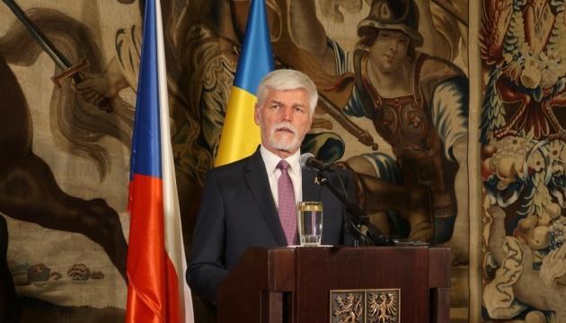 Президент Чехії надав дозвіл 60 своїм громадянам приєднатися до збройних сил України.