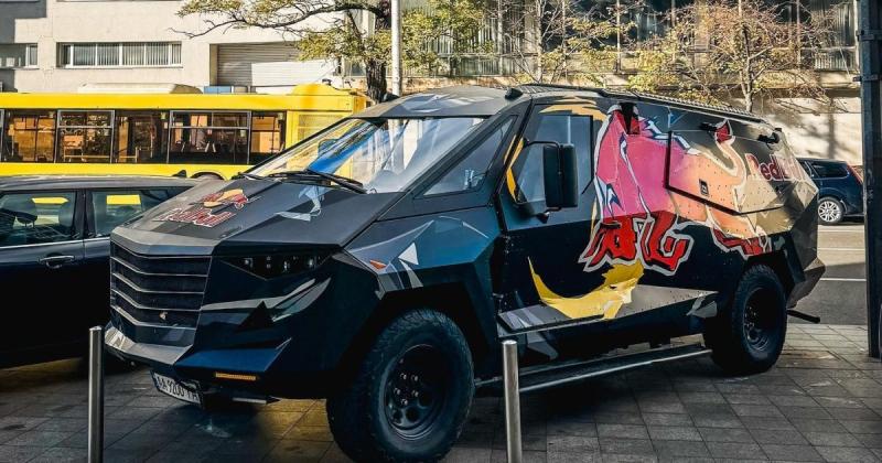 Red Bull LMX Taurus з'явився в Києві: деталі та знімки